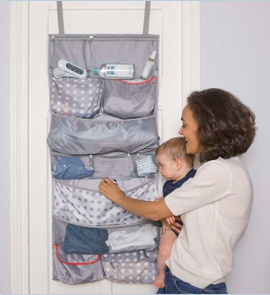 Organizér zavěšený na dveřích